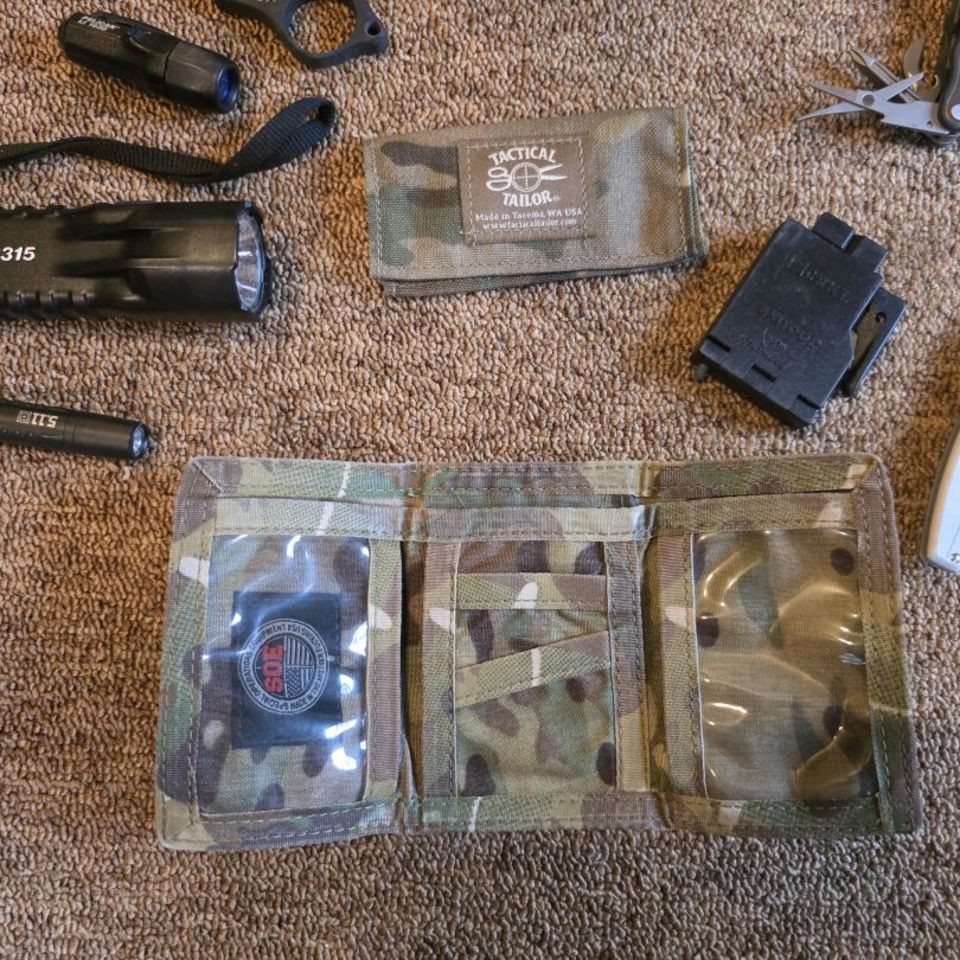 Image 4 - Lot of gear