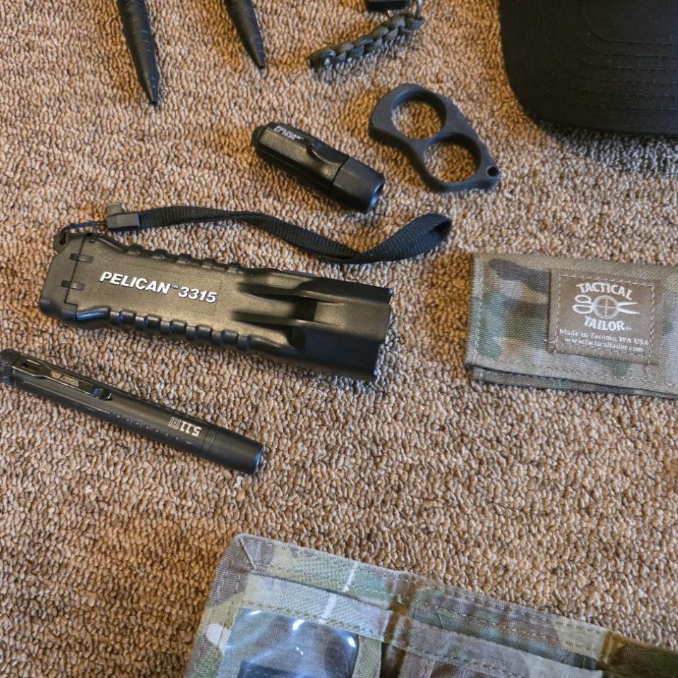 Image 3 - Lot of gear