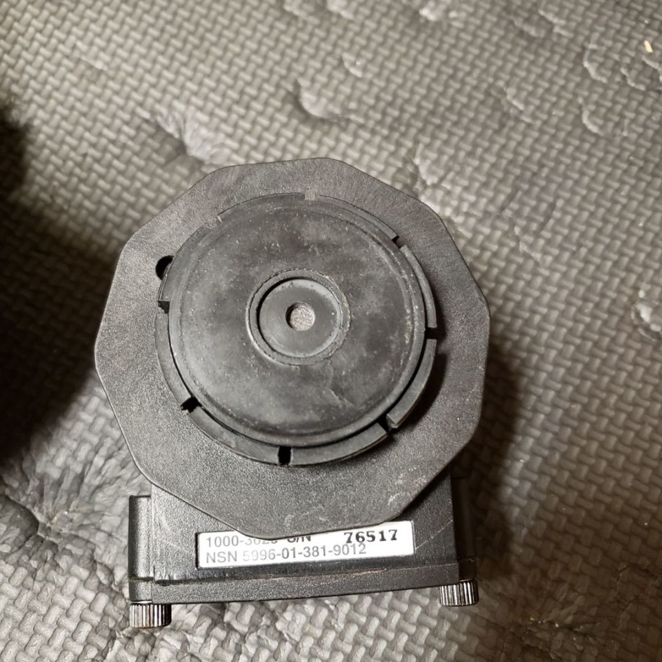 Image 3 - MCU-2/P Gas Mask