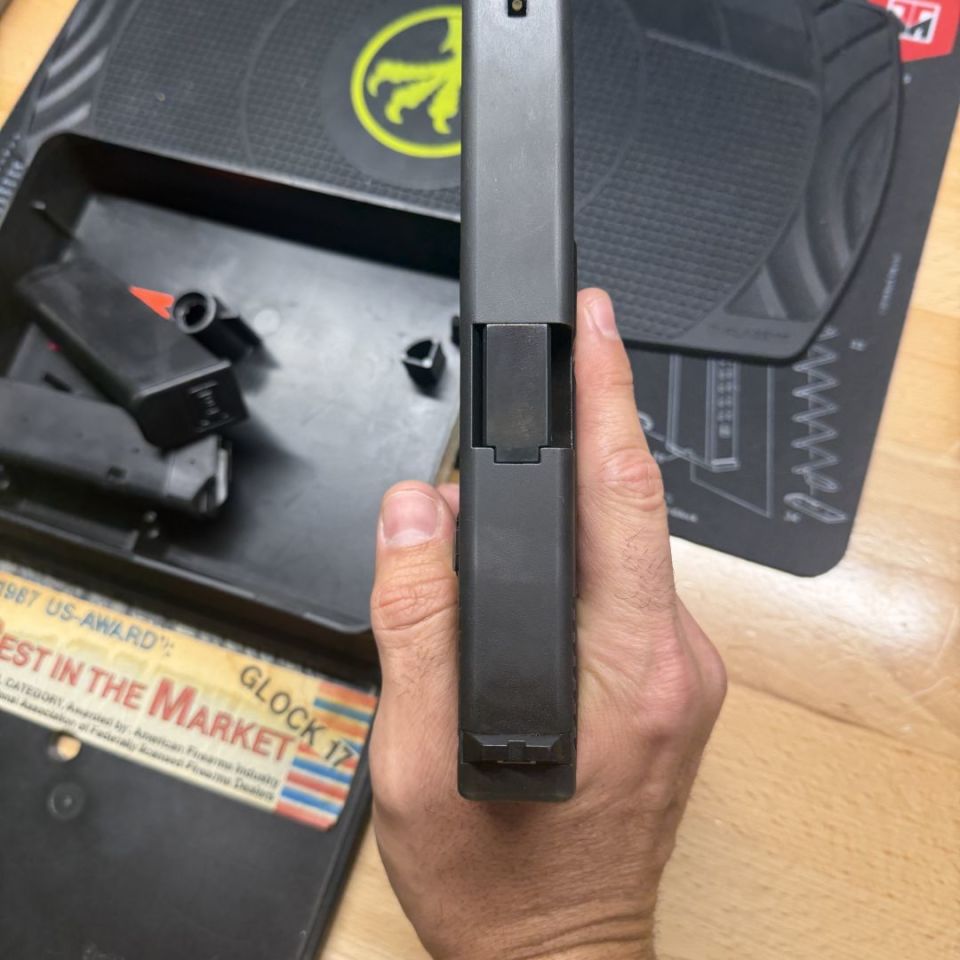 Image 3 - Glock 17 Gen 2 NM 