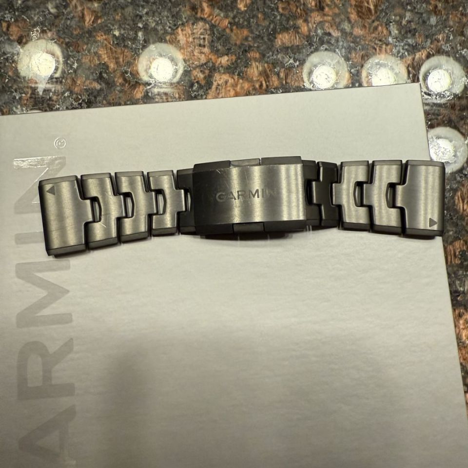 Image 2 - Garmin Vented Bracelet 26MM