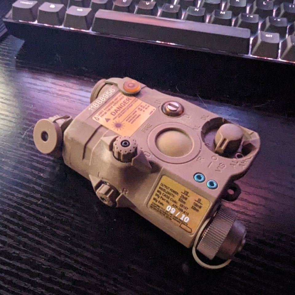 Image 1 - Bigpeqs NAVSEA PEQ15 clone, red vis