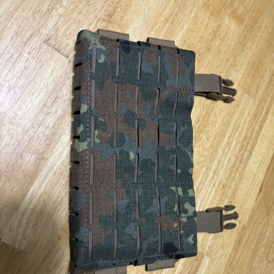 Image 1 - YMI flecktarn 3-cell placard