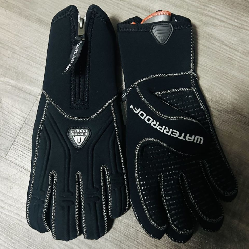 Image 1 - Waterproof G1 5F 5mm gloves