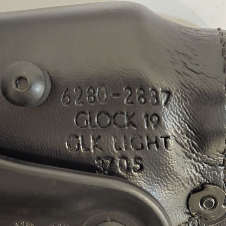 Image 5 - Safariland Glock 19 Holster