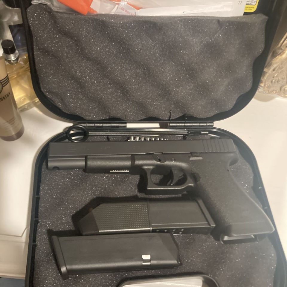 Image 2 - Glock 17L classic 