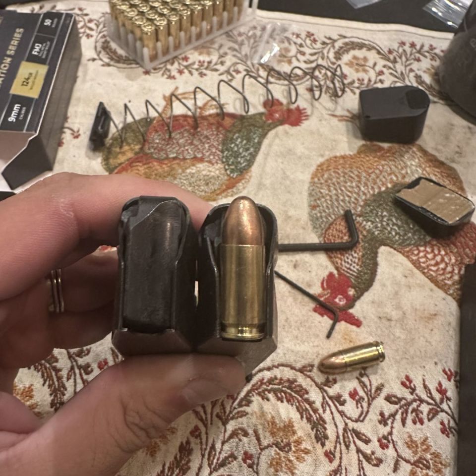 Image 3 - Sig p226 magazine