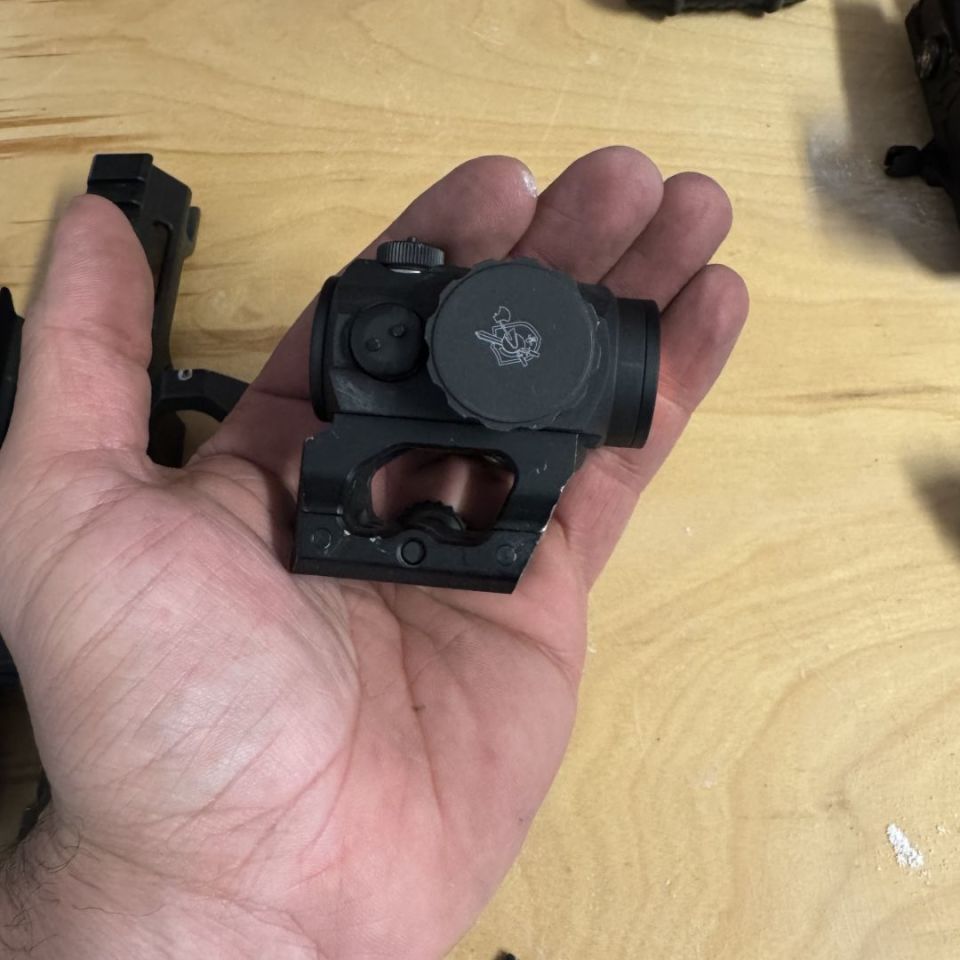 Image 2 - Aimpoint h1 