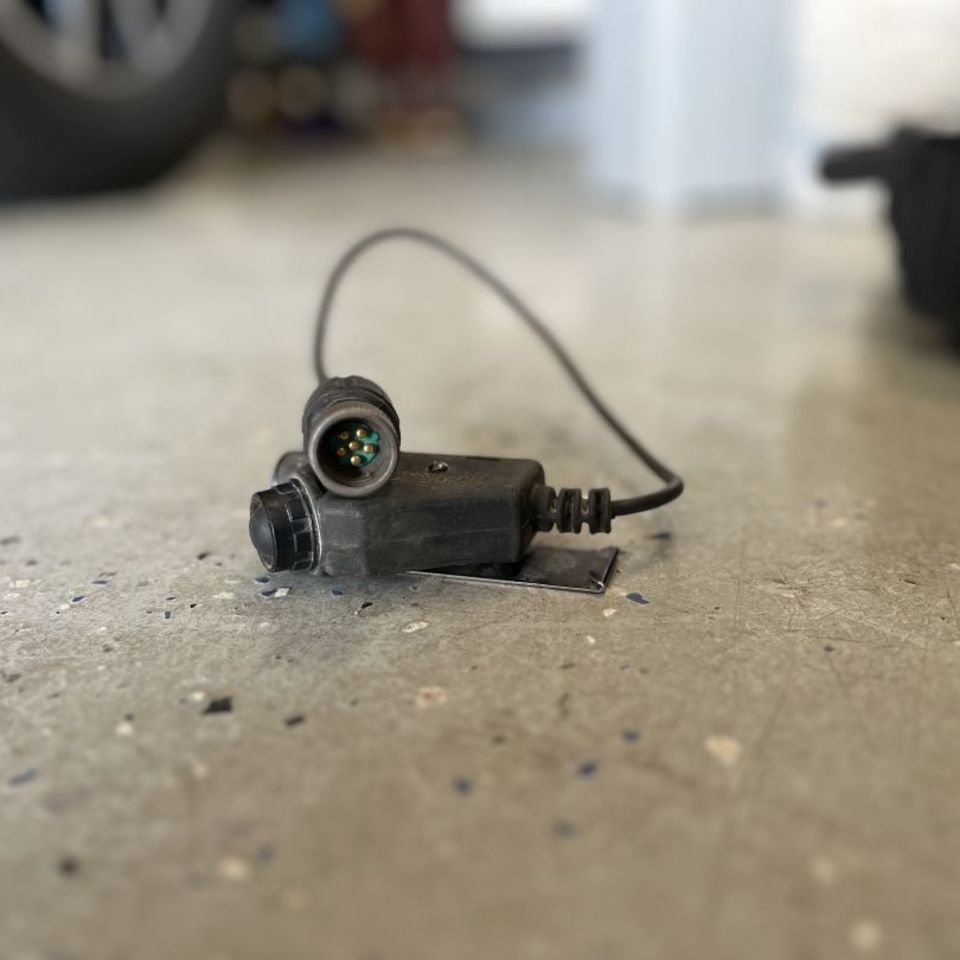 Image 3 - Peltor/Tactical Command PTT’s