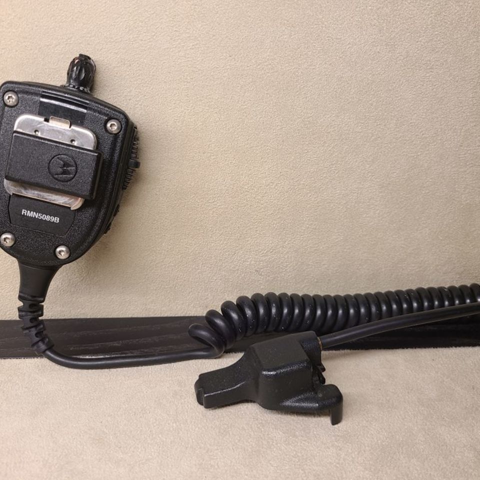 Image 2 - Motorola XTS RMN5089B Commander II Hand Mic