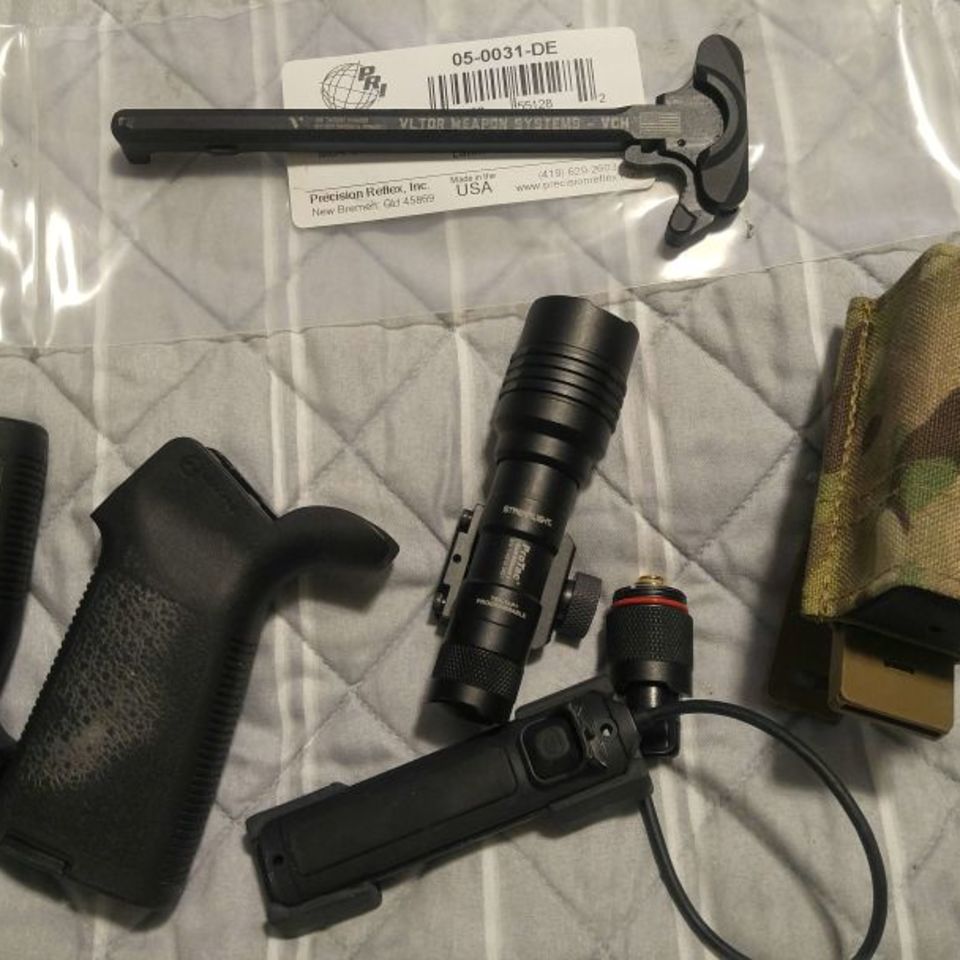 Image 1 - Streamlight + Vltor CH LOT 