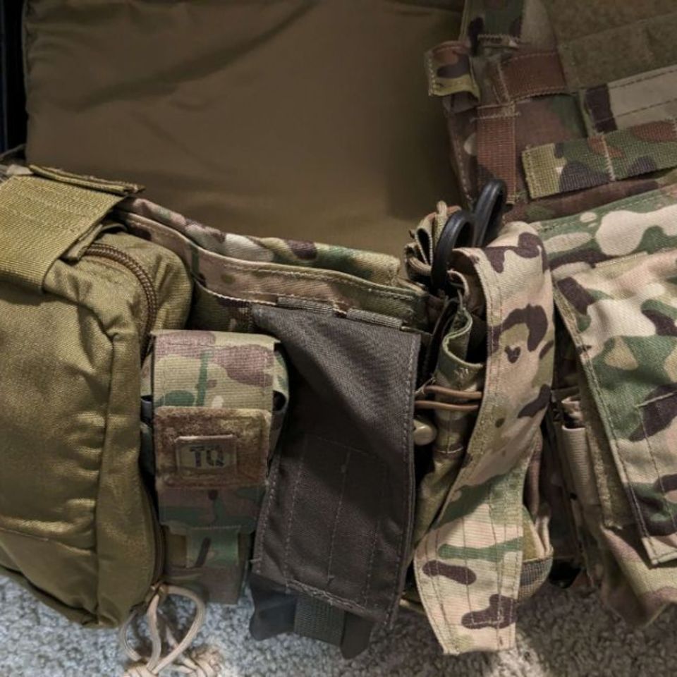 Image 1 - LBT-6094 with pouches (optional plates)