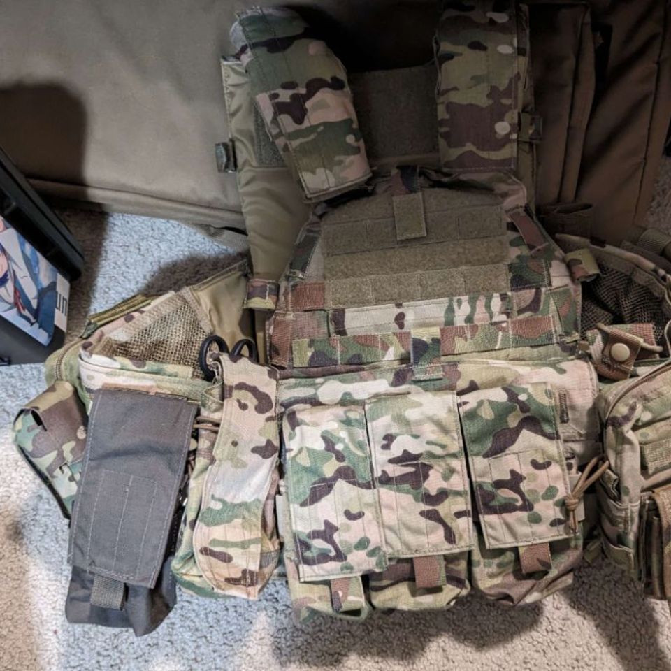 Image 2 - LBT-6094 with pouches (optional plates)