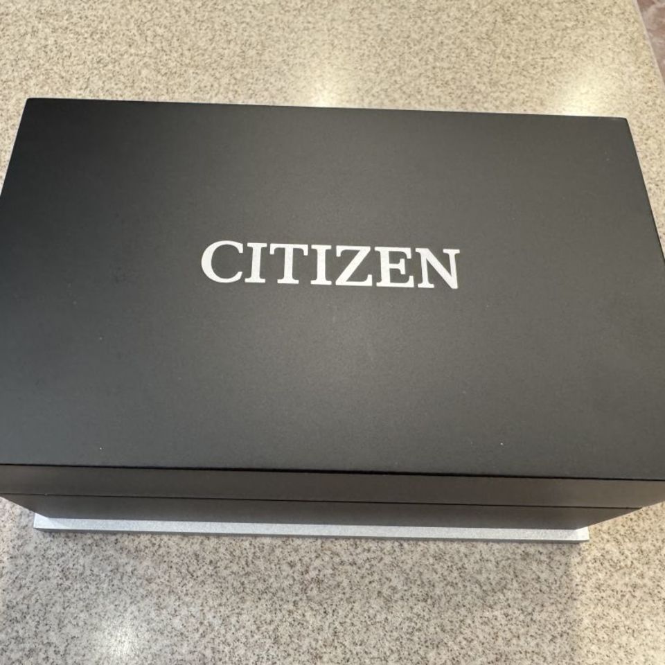 Image 3 - Citizen Series8 880 GMT