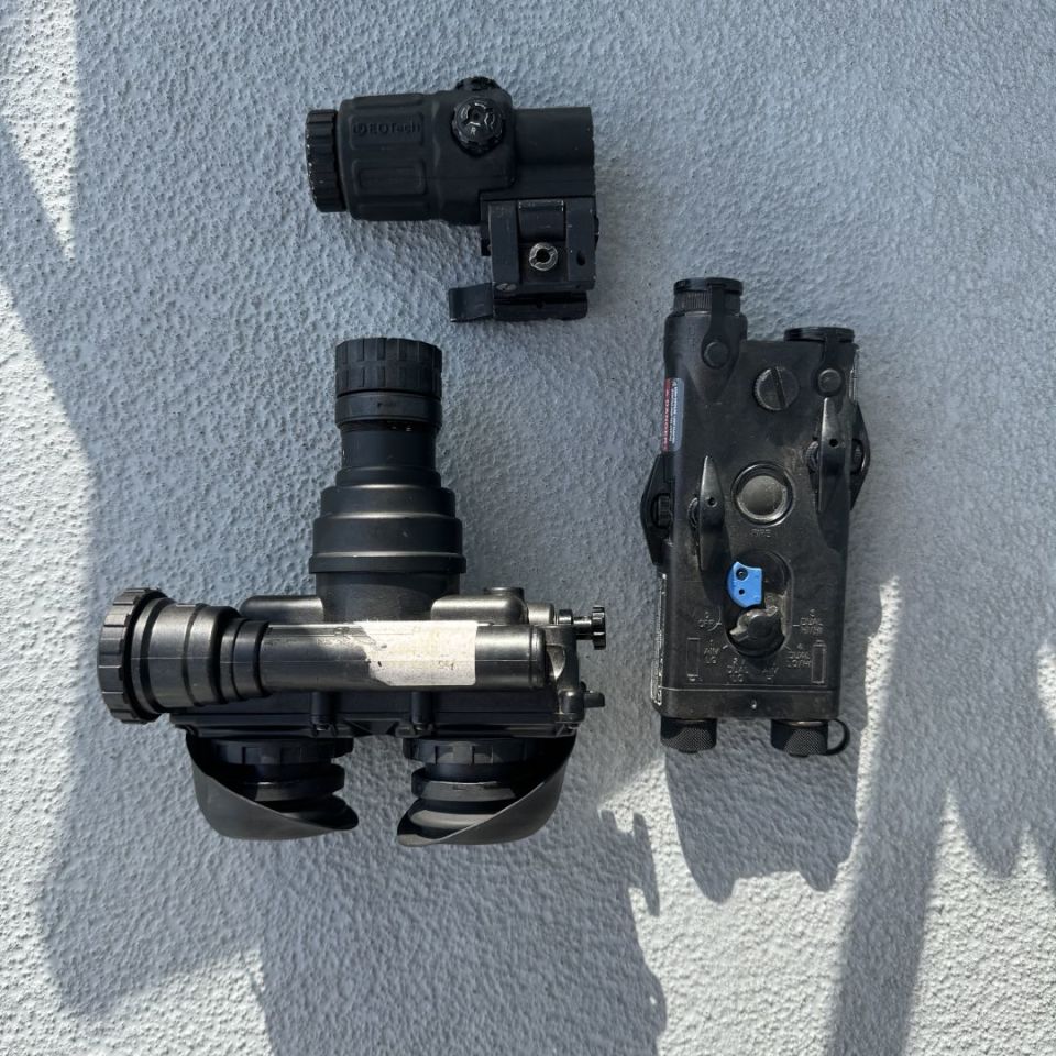 Image 1 - PVS7D, PEQ2A, G33