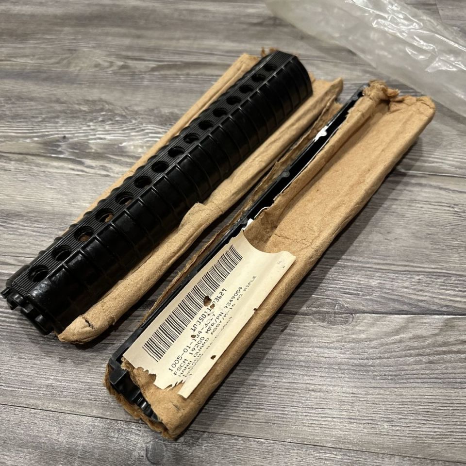 Image 1 - NOS Minty Colt M16A2 Handguard
