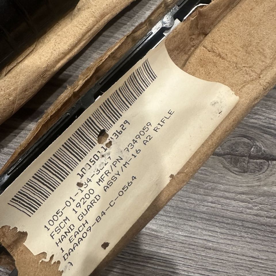 Image 2 - NOS Minty Colt M16A2 Handguard