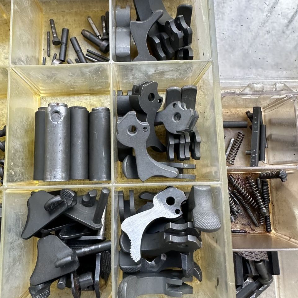 Image 3 - Lot of WW1/WW2 Colt 1911 Parts