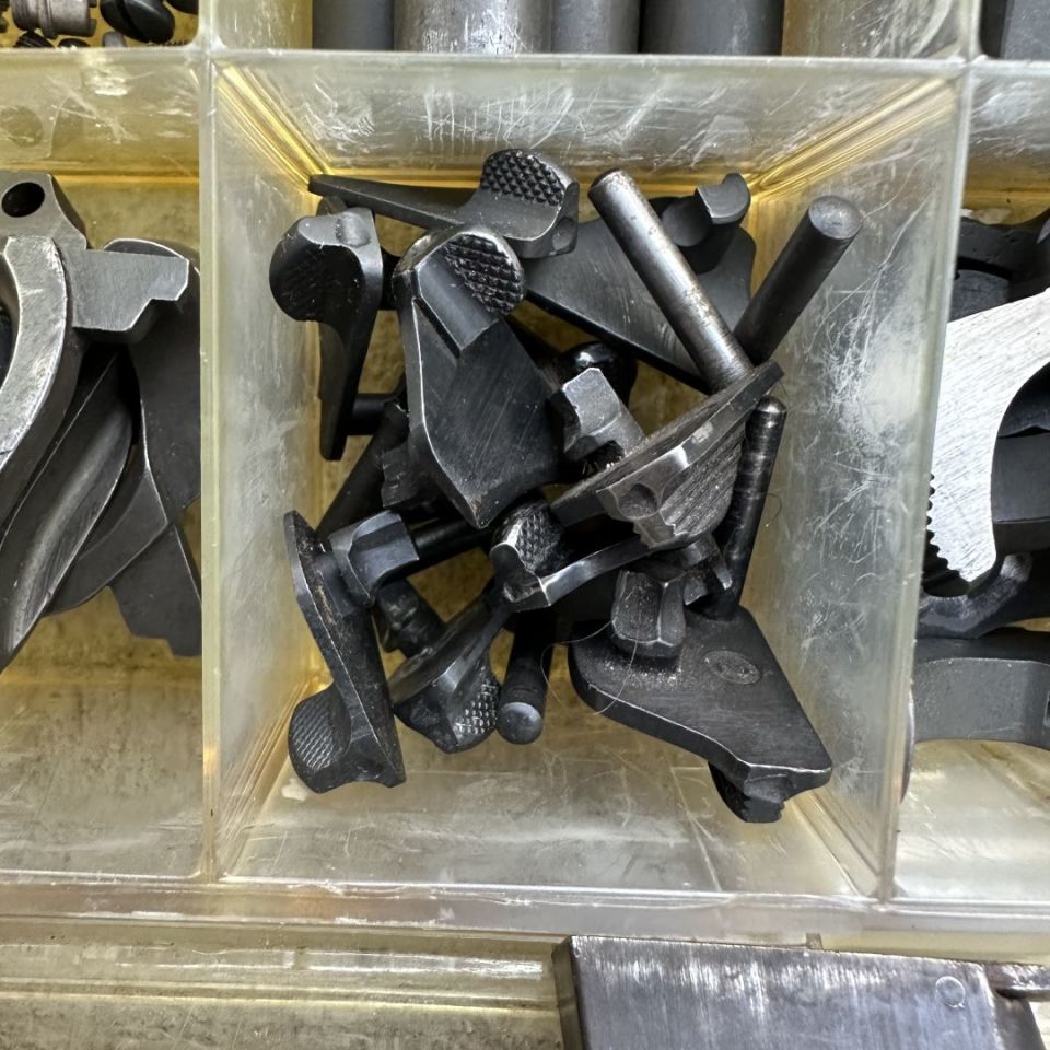 Image 4 - Lot of WW1/WW2 Colt 1911 Parts