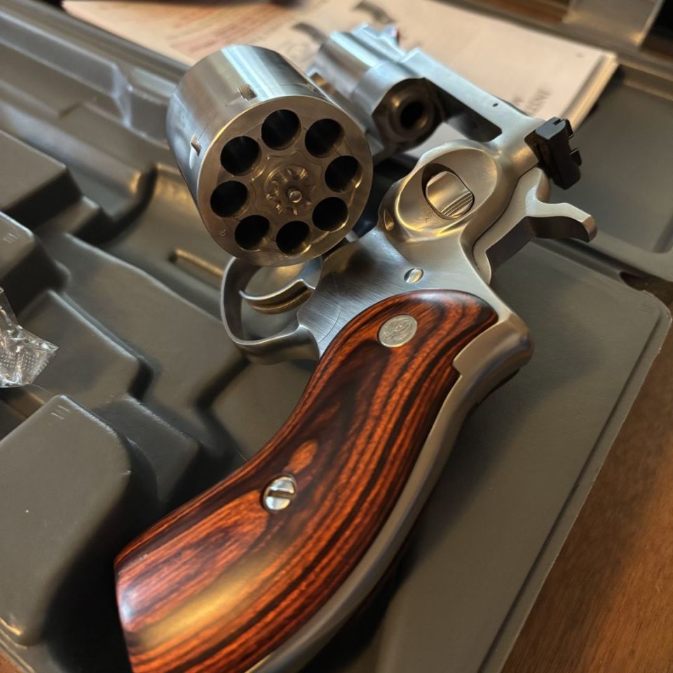 Image 4 - Ruger Redhawk .357 2.75" 8shot