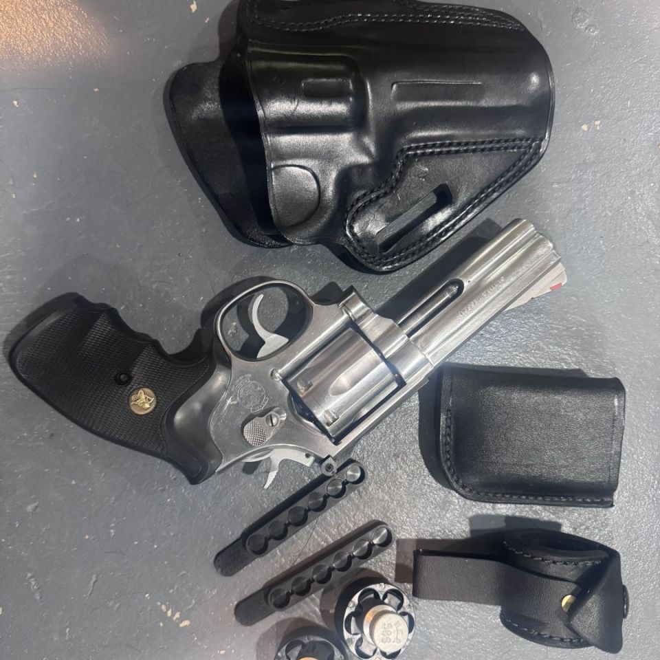 Image 2 - S&w 686 - 1 357 mag 6 shot 