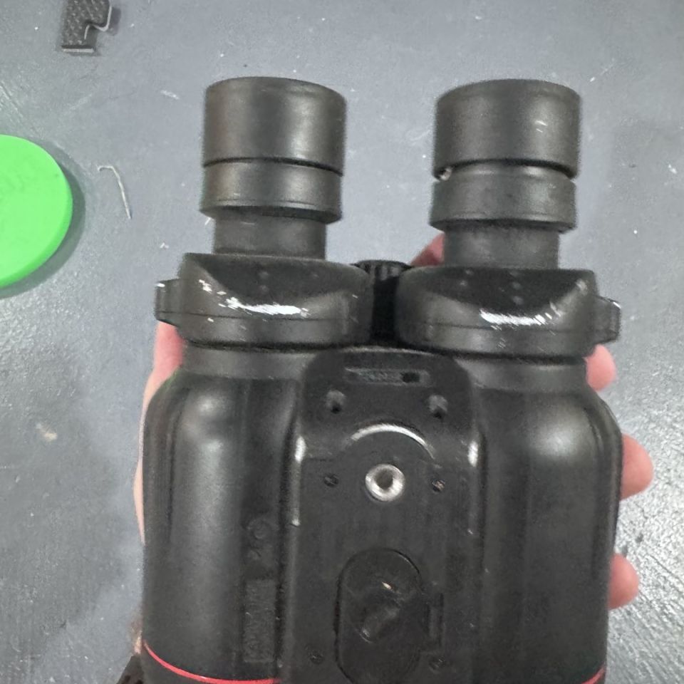 Image 2 - CANON 10x42 L IS WP 6.5 binos