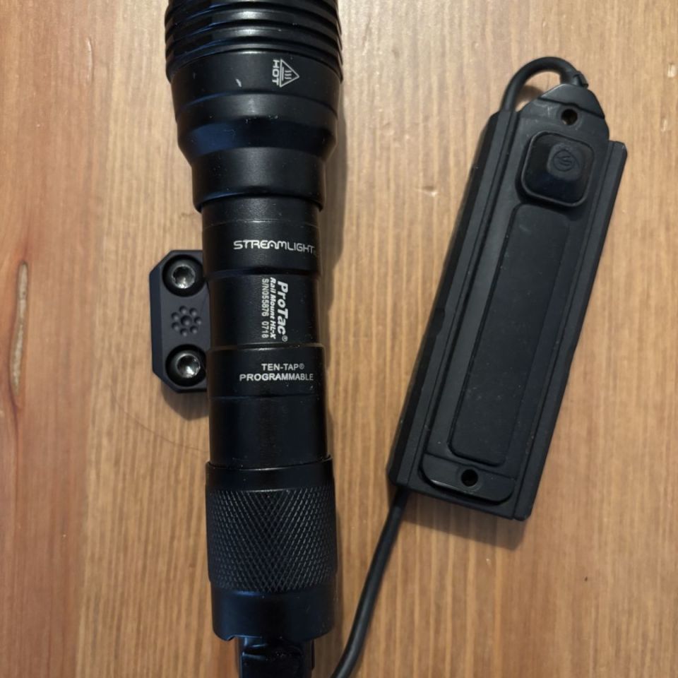 Image 2 - STREAMLIGHT HLX with switch