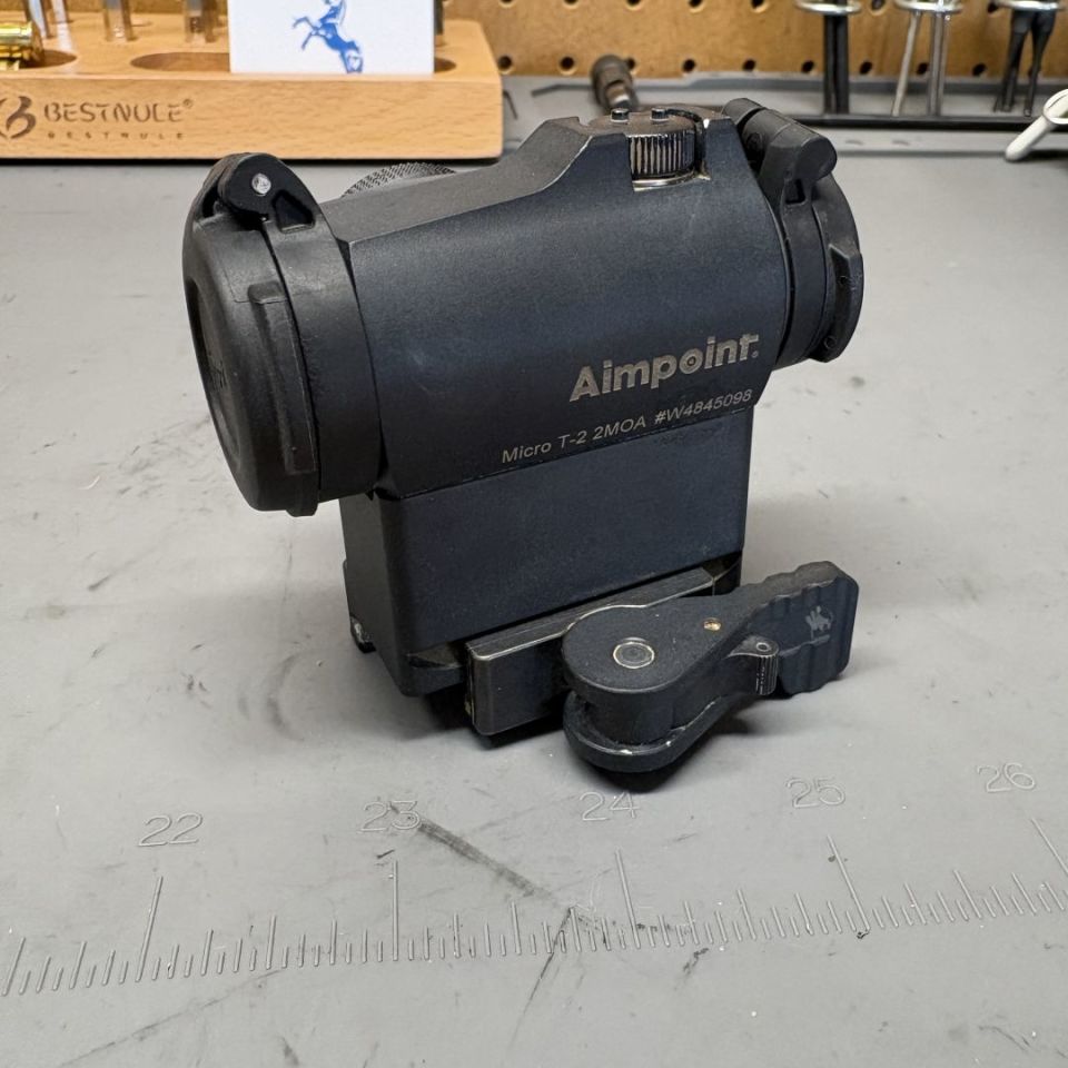 Image 5 - Aimpoint T2