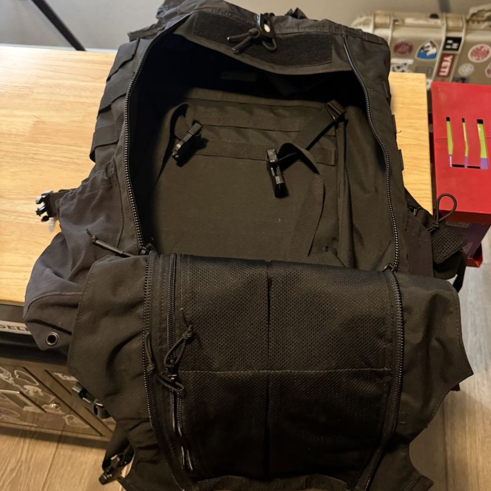 Image 3 - TYR Huron 32L pack