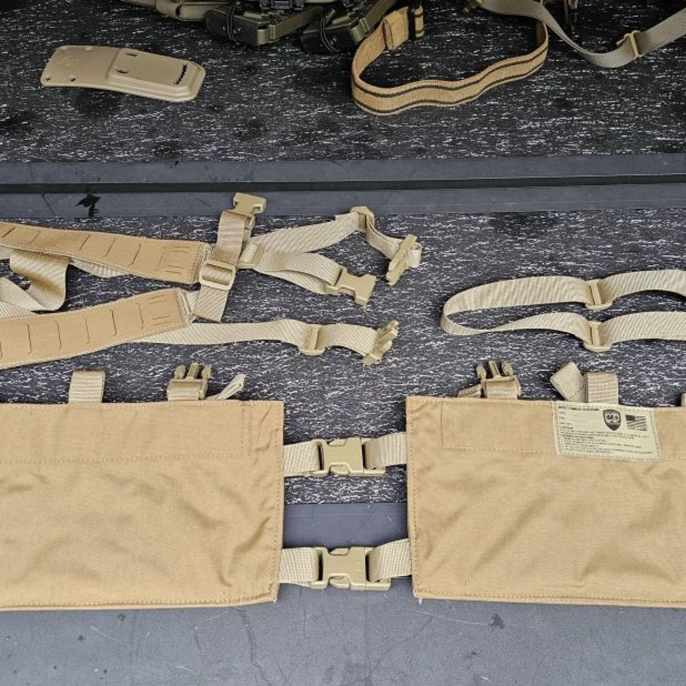 Image 2 - Beez Split-Front Chest Rig