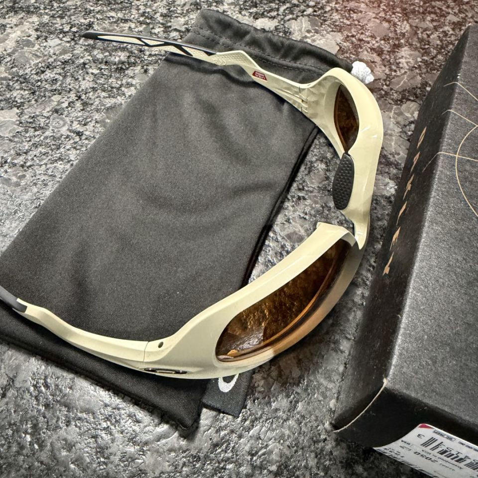 Image 3 - Oakley Lateralis OOO9431