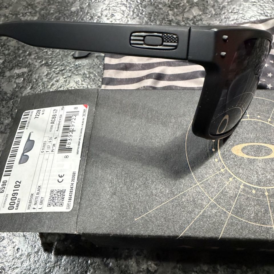 Image 2 - Oakley Holbrook OOO9102