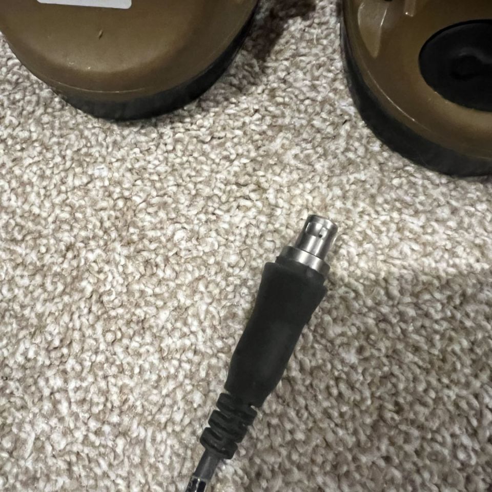 Image 3 - Peltor Comtac 3s/Invisio Plug