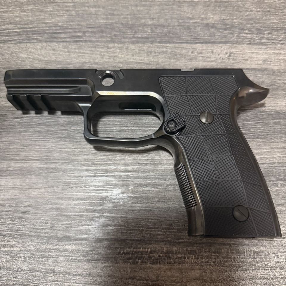 Image 2 - Sig AXG Grip