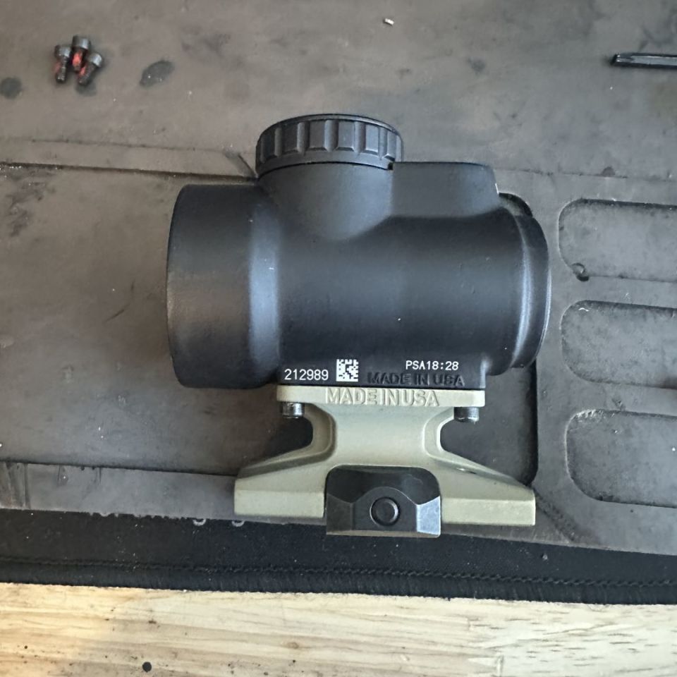 Image 4 - Trijicon green mro with mount 