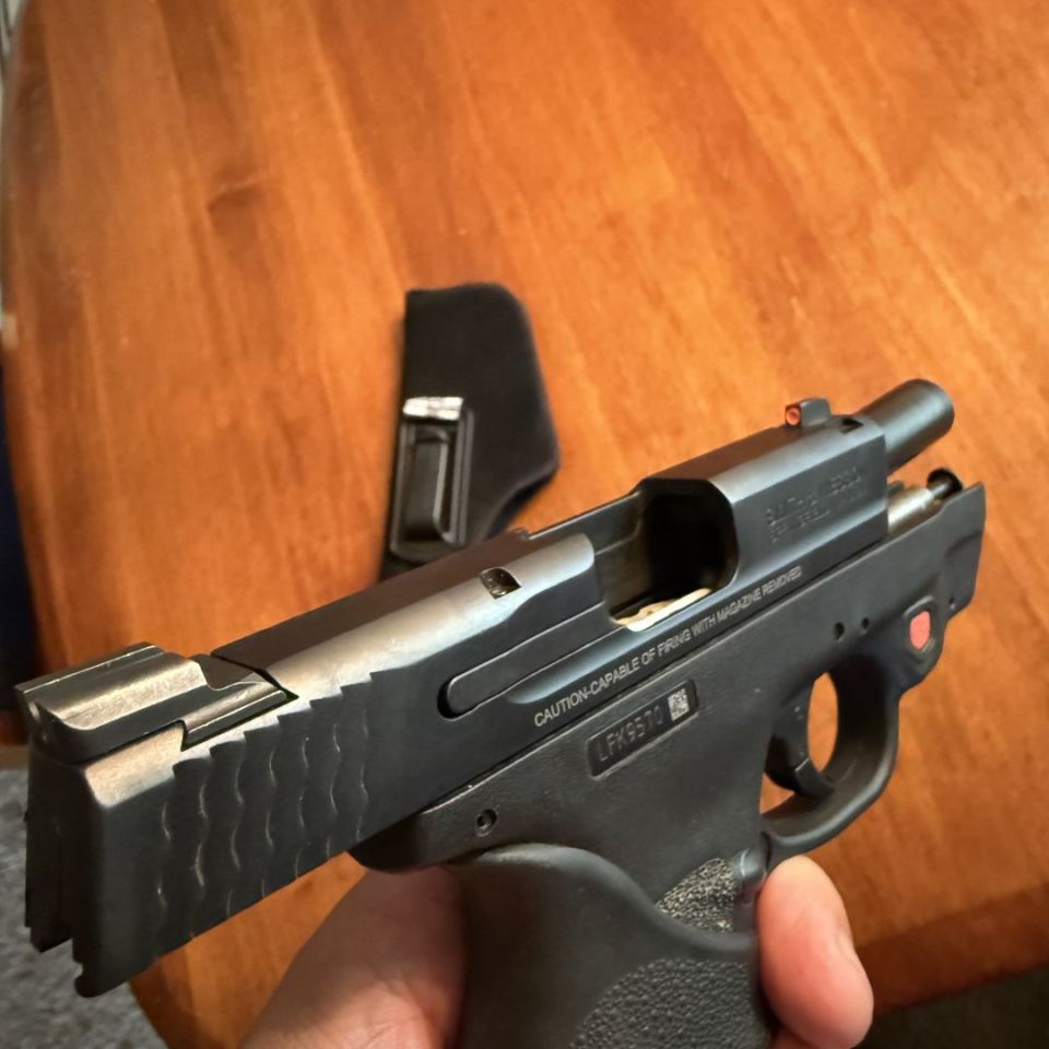 Image 2 - Mp shield 2.0 with laser 