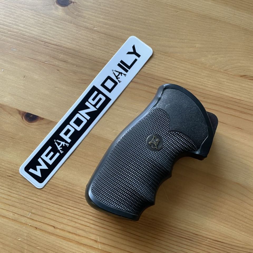 Image 2 - Pachmayr Vindicator Grip AR-15