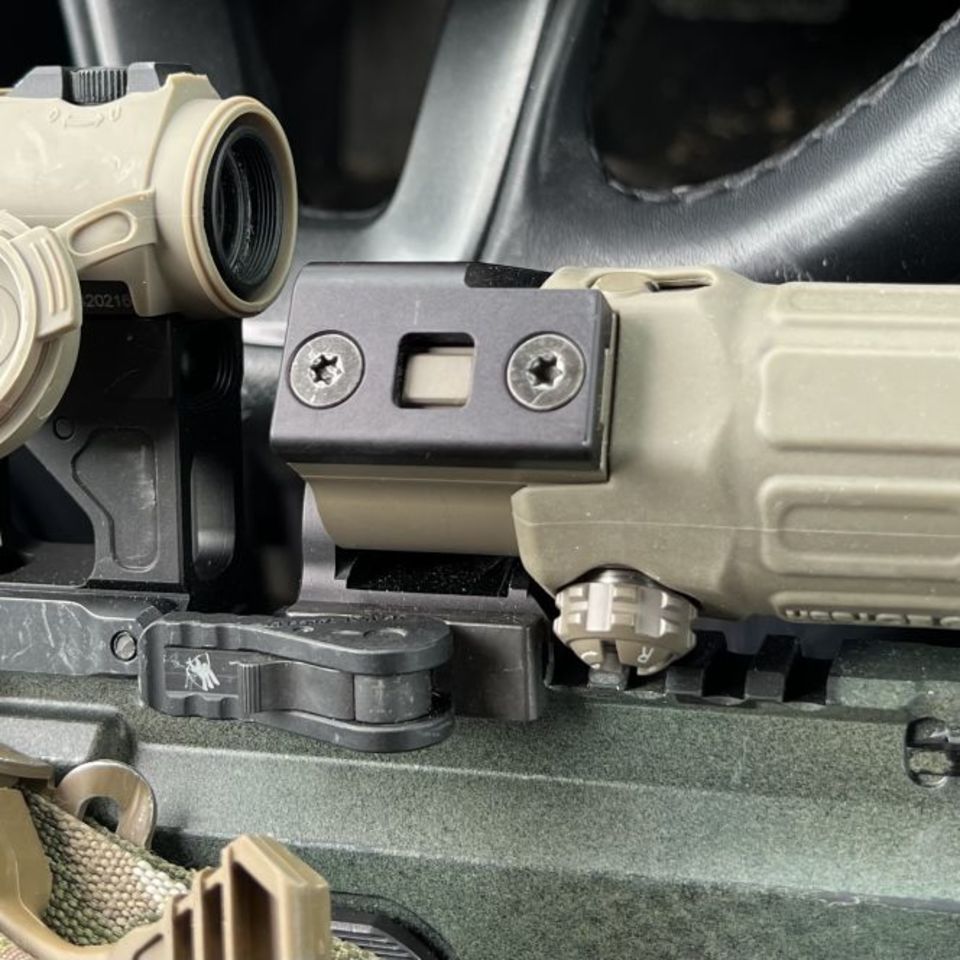 Image 2 - Aimpoint t2/Eotech G33, Unitys