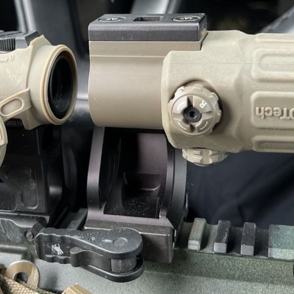 Image 3 - Aimpoint t2/Eotech G33, Unitys