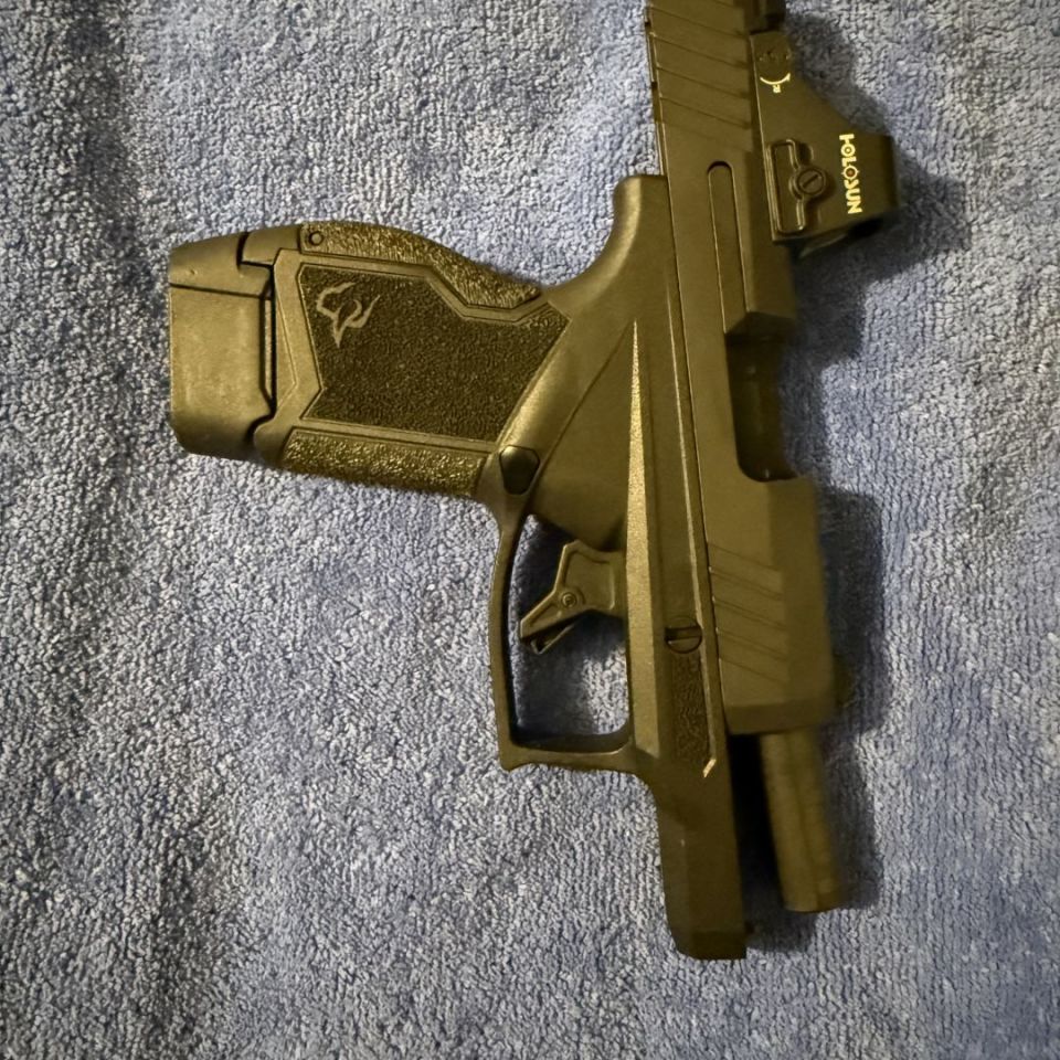 Image 2 - Taurus GX4 W 507K