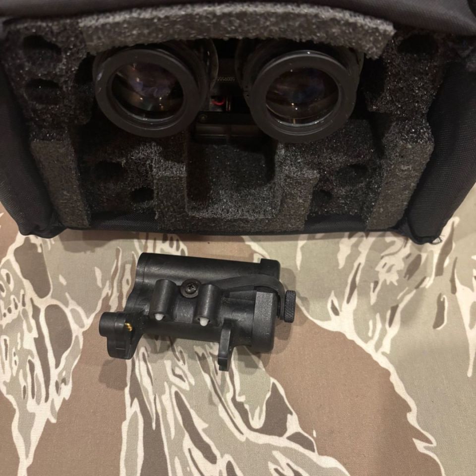Image 5 - ANVIS goggle set up