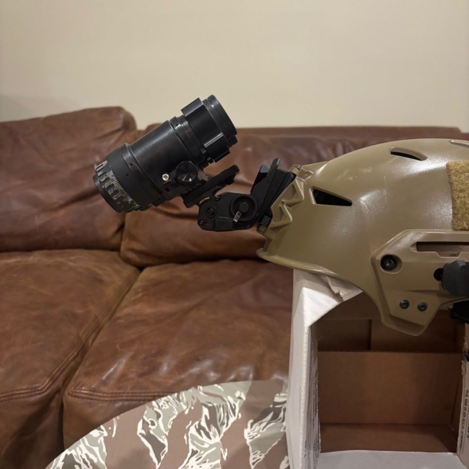 Image 4 - ANVIS goggle set up