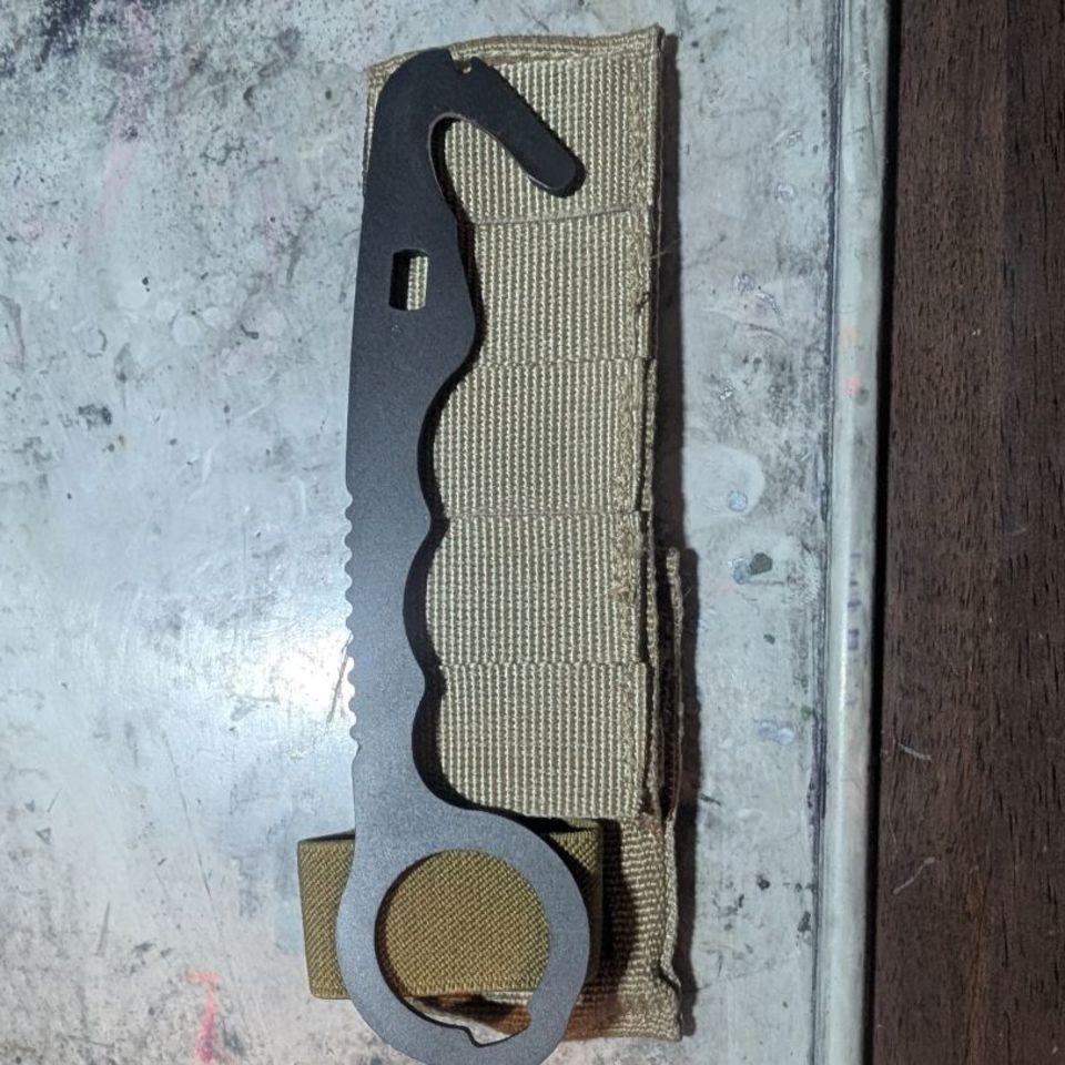 Image 2 - Benchmade seatbelt cutter