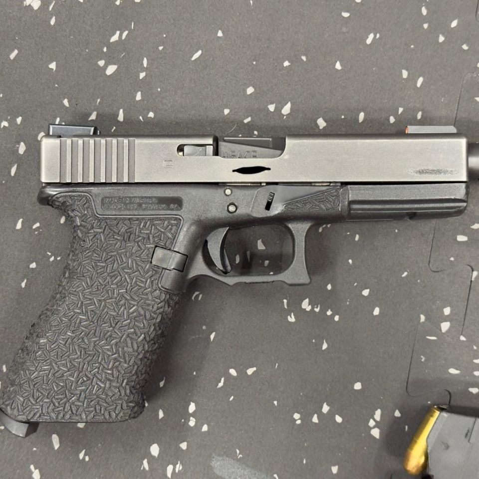 Image 2 - Glock 21 with voodoo threaded 