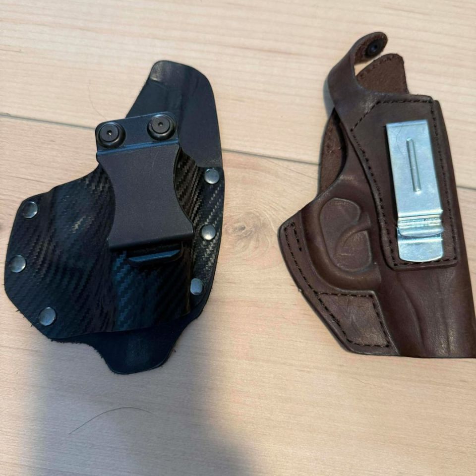 Image 1 - Various firearm accessories 