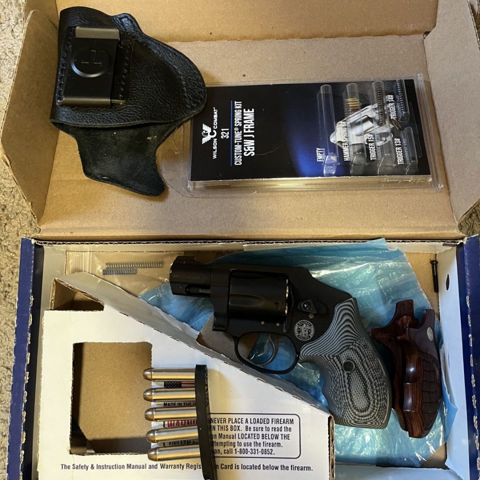 Image 2 - S&W 340 + extras