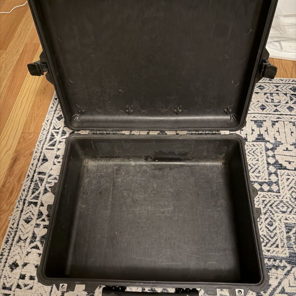 Image 3 - Pelican 1600 case
