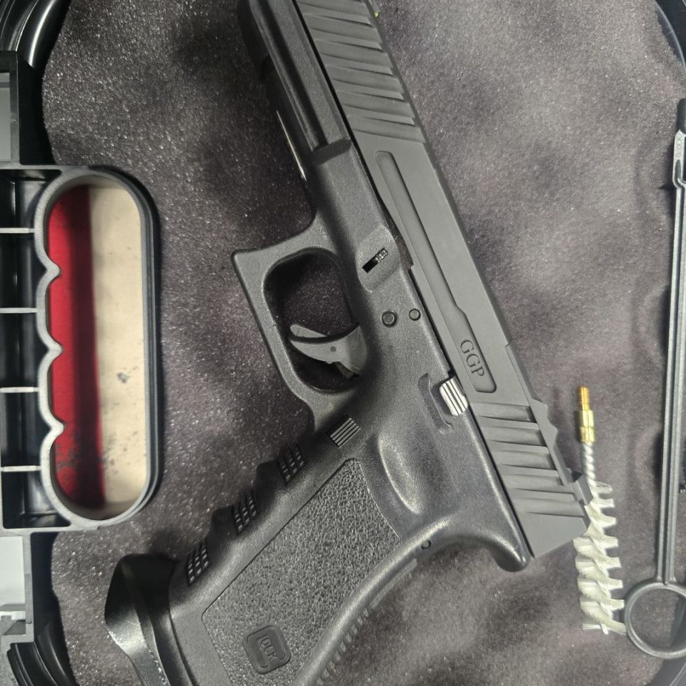 Image 1 - Glock 17