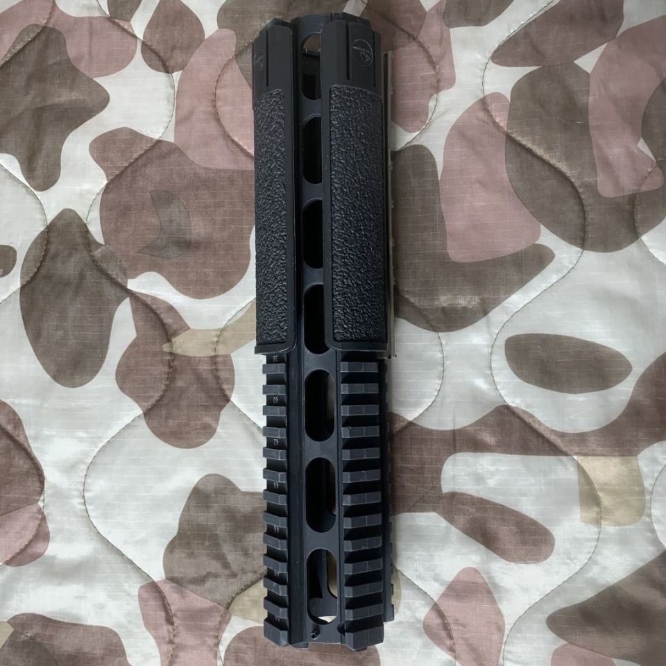 Image 3 - Armalite quad rail for M-16