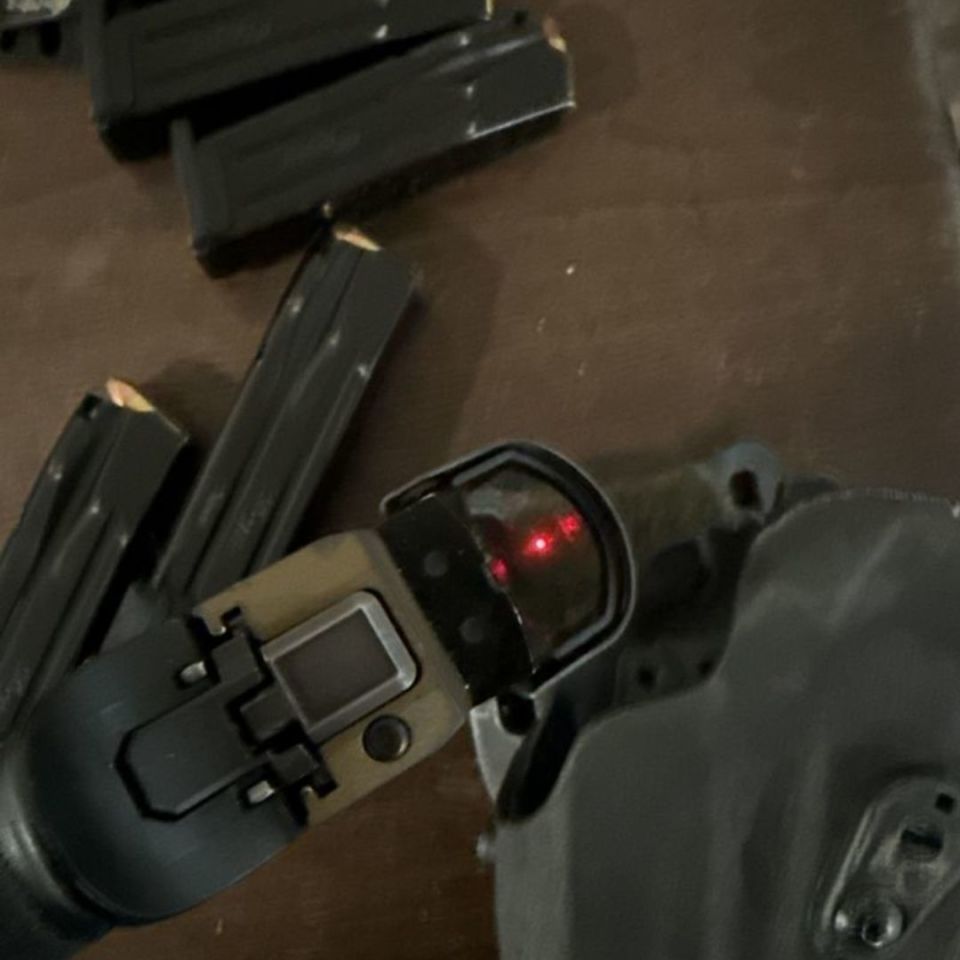 Image 3 - Sig p320 xcarry with extras